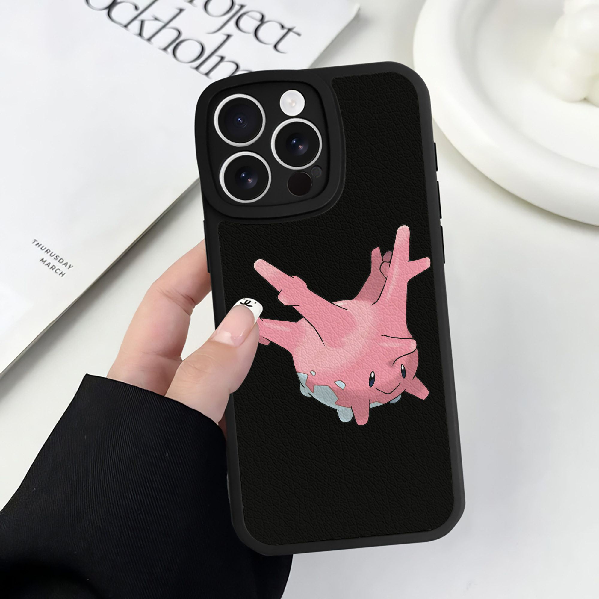 （画像用） ポケットモンスター Pokémon 【iPhone 16シリーズ対応】シリコンスマホケース（レザー調） 材質：シリコン